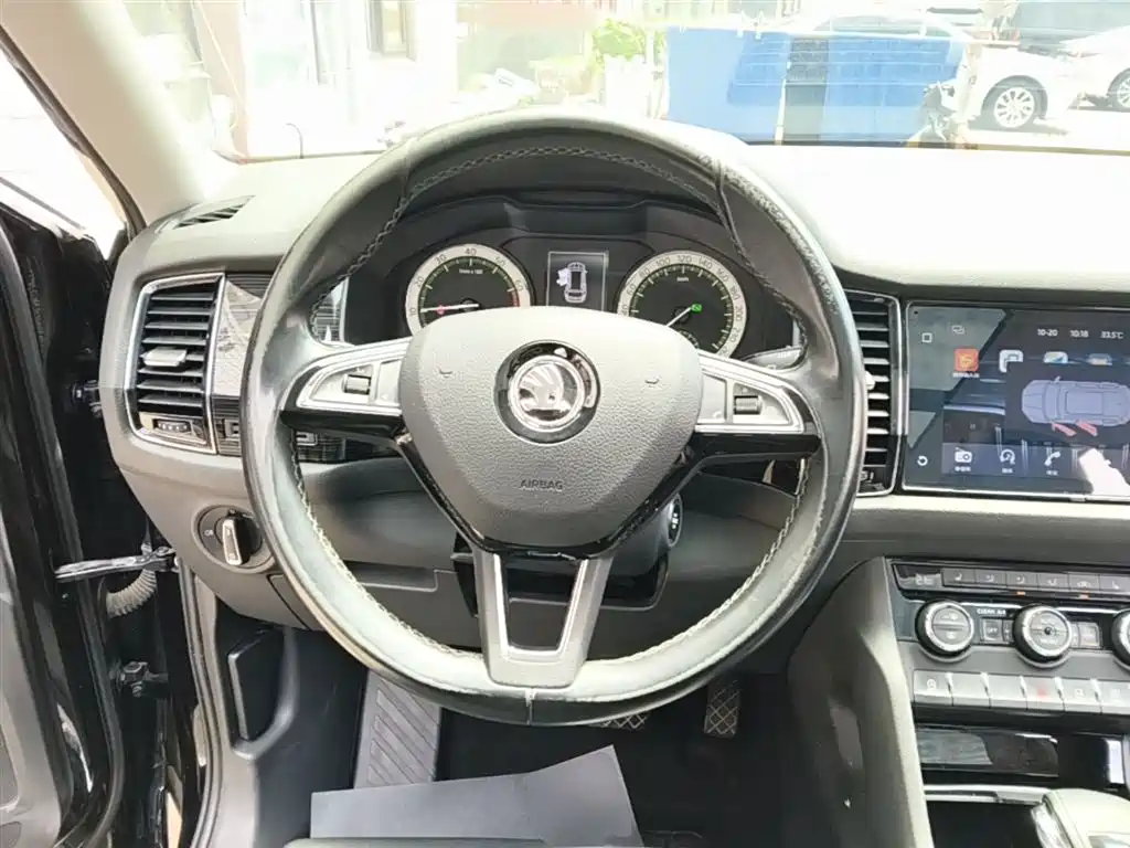 Skoda Kodiaq 2017 — фото 11