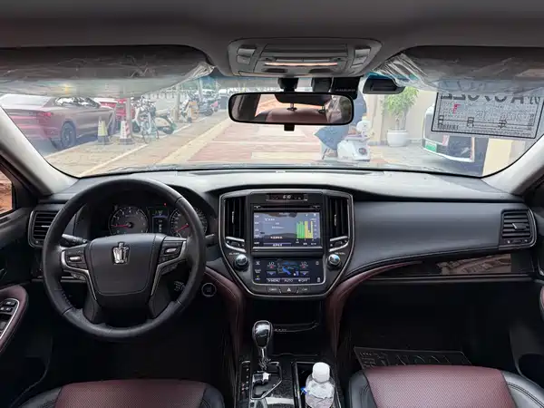 Toyota Crown 2018