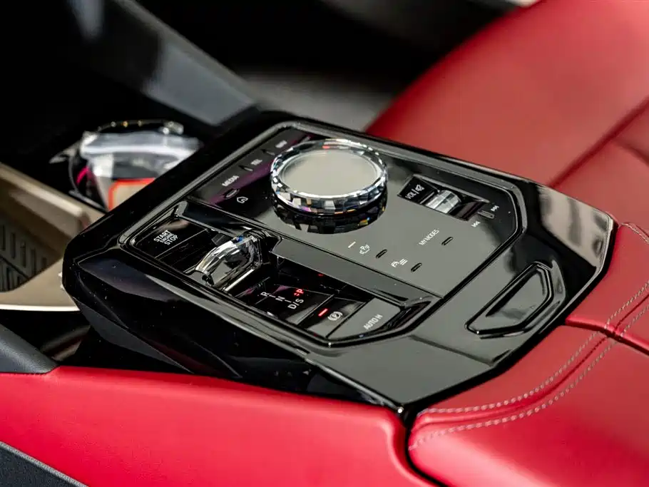 BMW 5 Series 2025 — фото 14