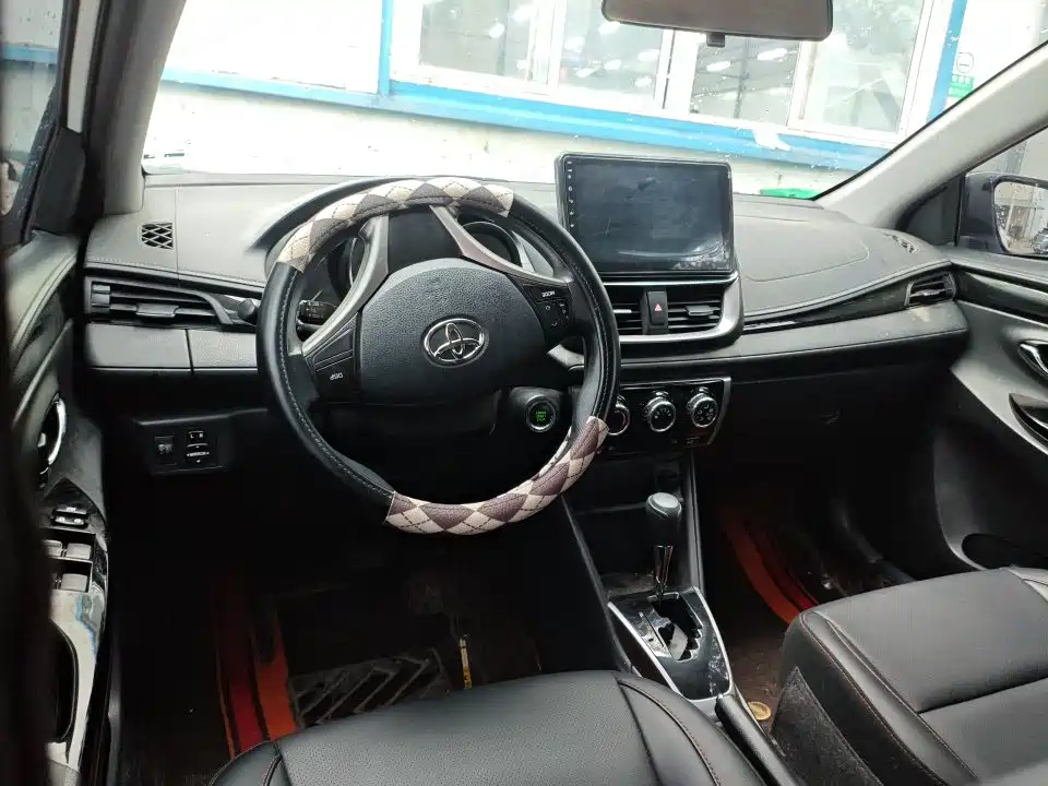 Toyota Yaris L 2023