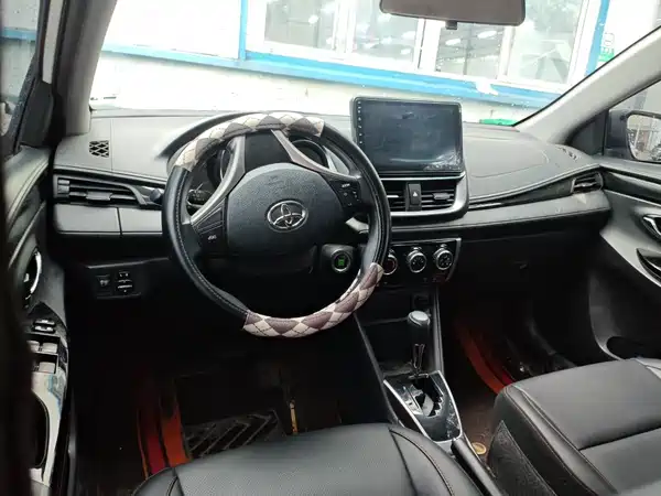 Toyota Yaris L 2023