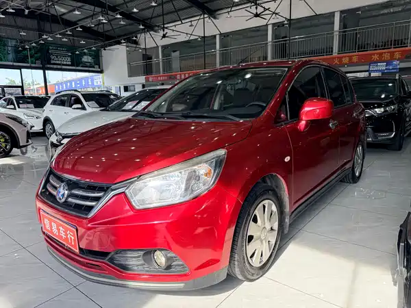Venucia R50 2015