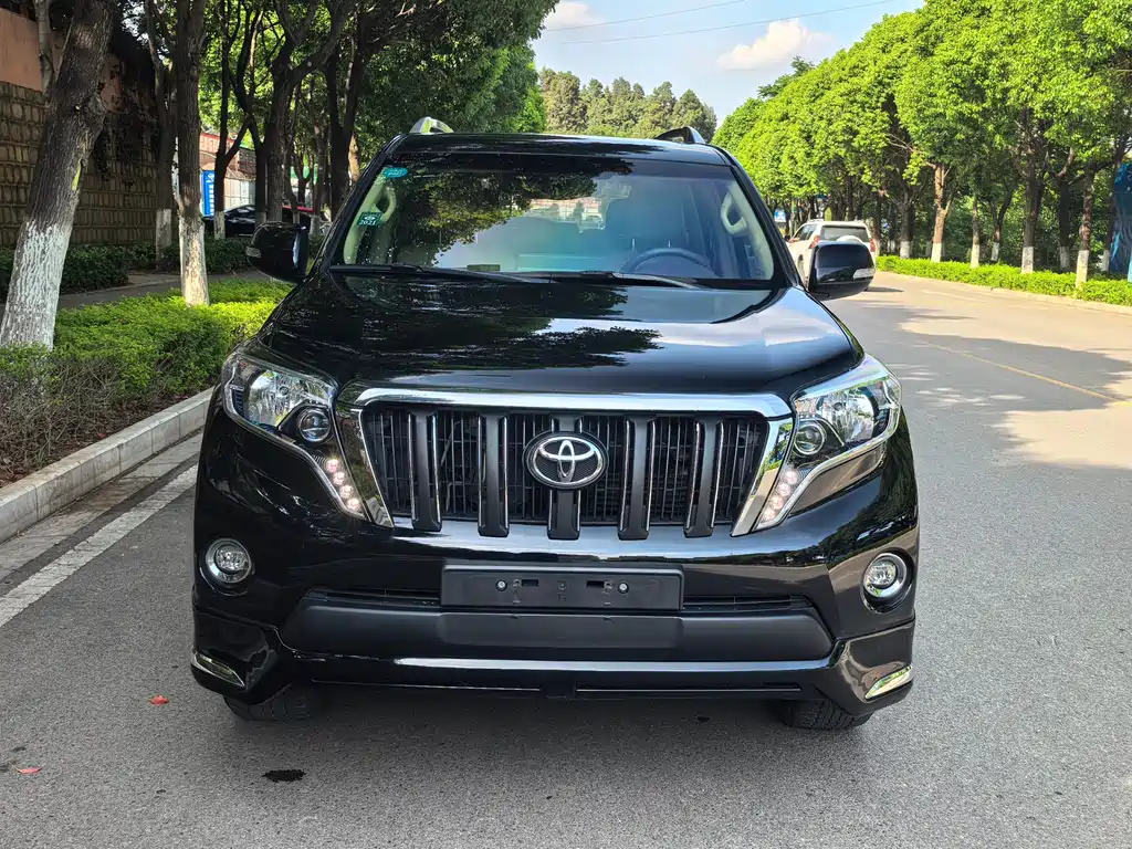 Toyota Prado 2017 — фото 1