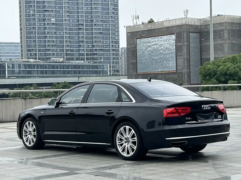 Audi A8 2013 — фото 6