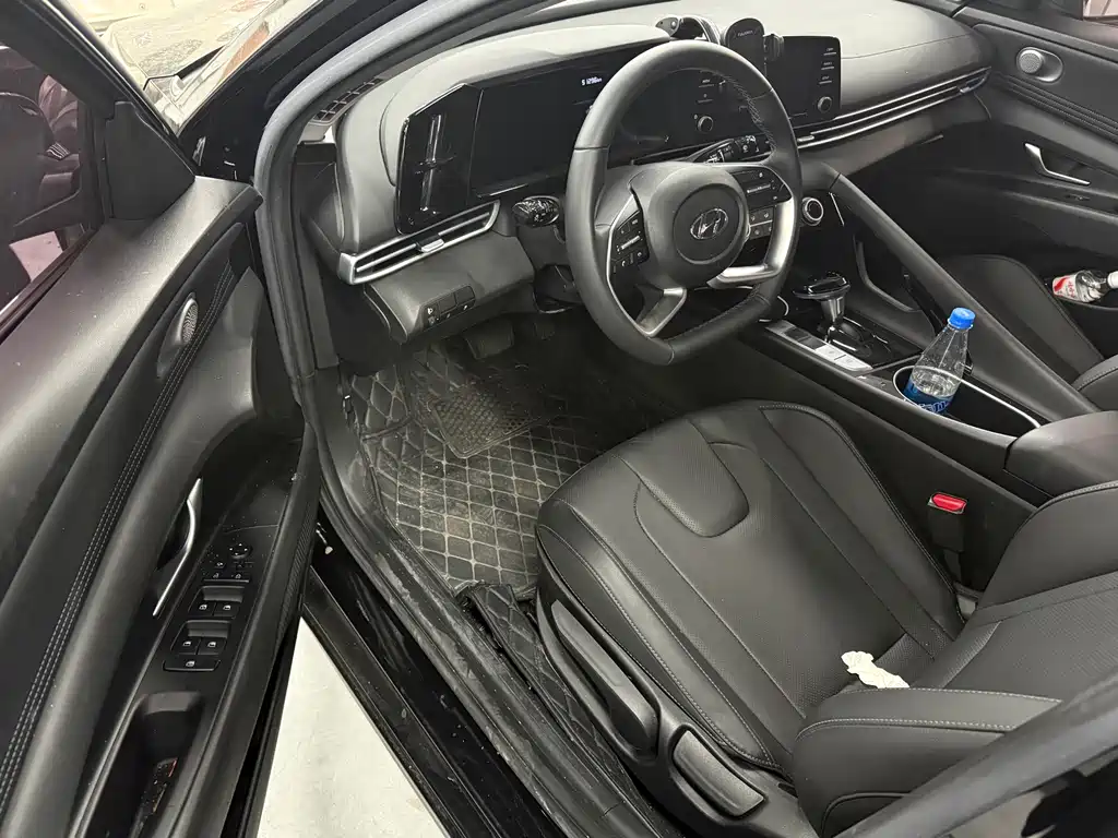 Hyundai Elantra 2022