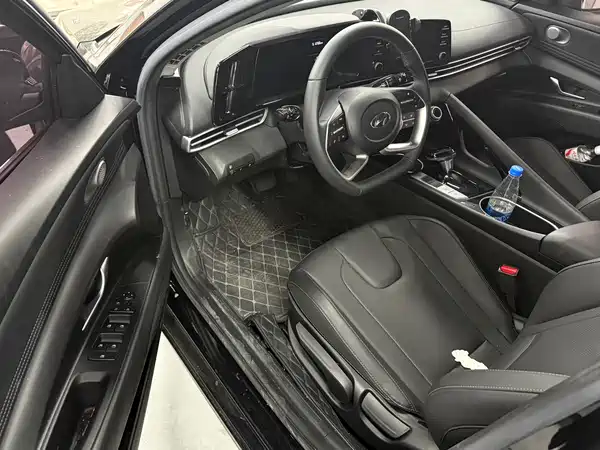 Hyundai Elantra 2022