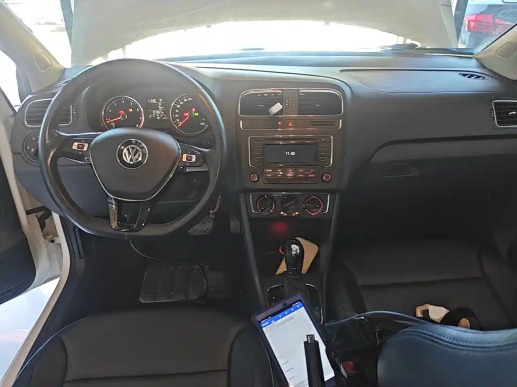 Volkswagen Polo 2017 — фото 10