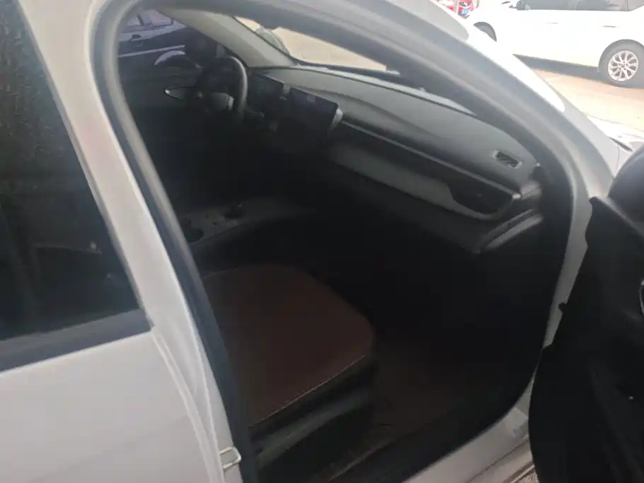 BYD Seal 05 DM-i 2025 — фото 8