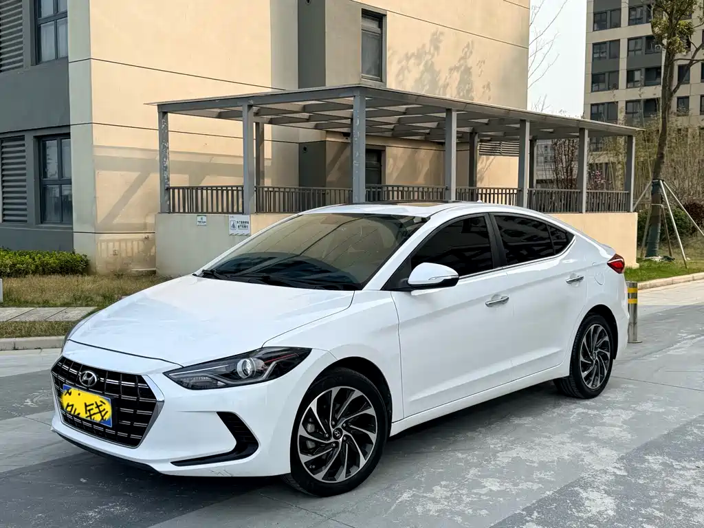 Hyundai Elantra 2020 — фото 1