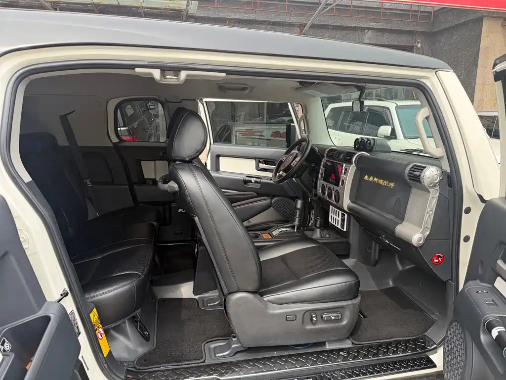 Toyota FJ Cruiser 2020 — фото 6