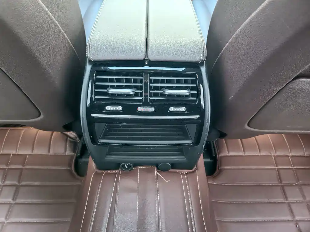 BMW 5 Series 2019 — фото 15