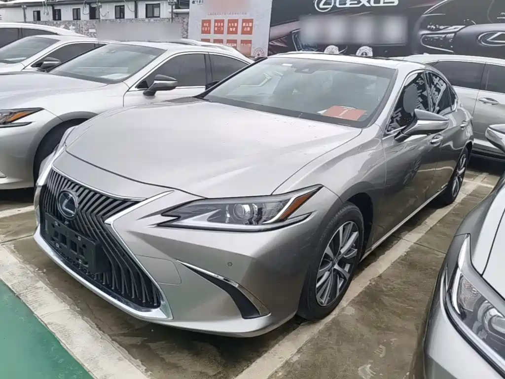 Lexus ES 2021 — фото 1