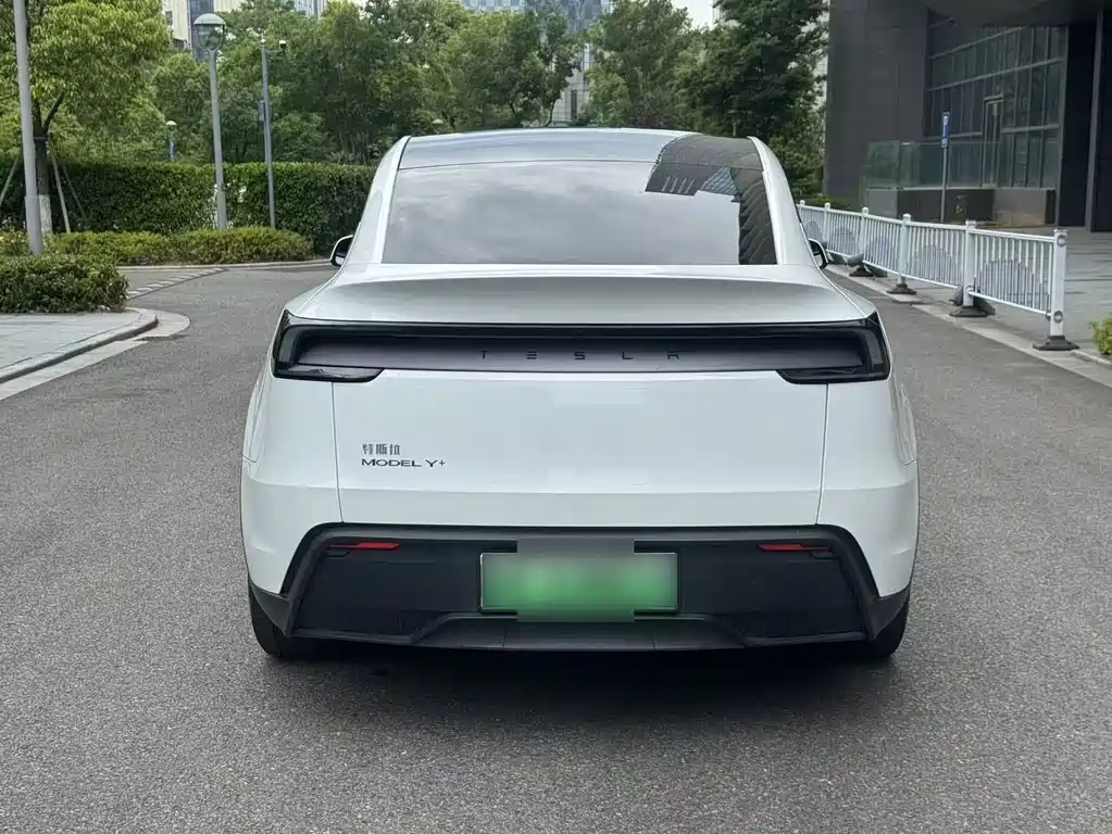 Tesla Model Y 2025 — фото 16