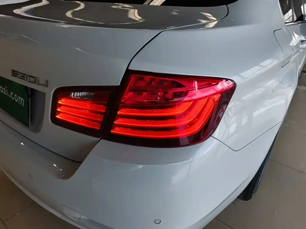 BMW 5 Series 2016 — фото 8