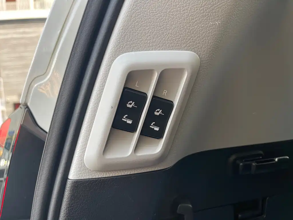 Toyota Prado 2018 — фото 13
