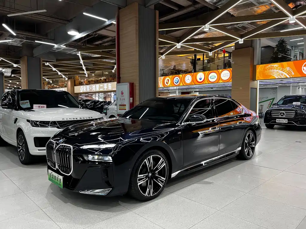 BMW i7 2024 — фото 1