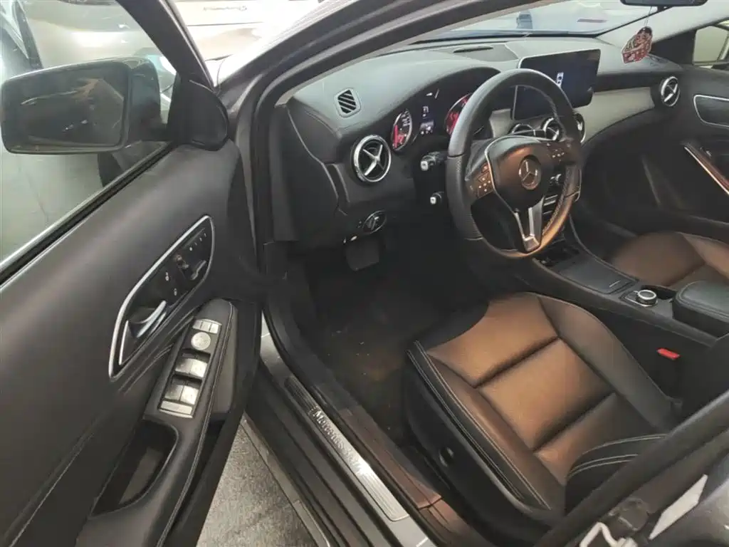 Mercedes-Benz GLA 2015 — фото 16