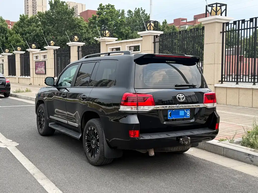 Toyota Land Cruiser 2019 — фото 16