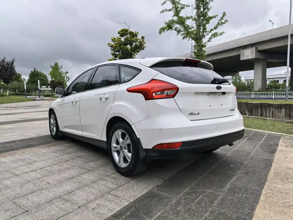 Ford Focus 2016 — фото 10
