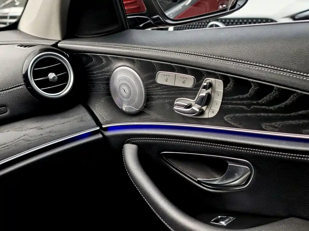 Mercedes-Benz E-Class 2019 — фото 18