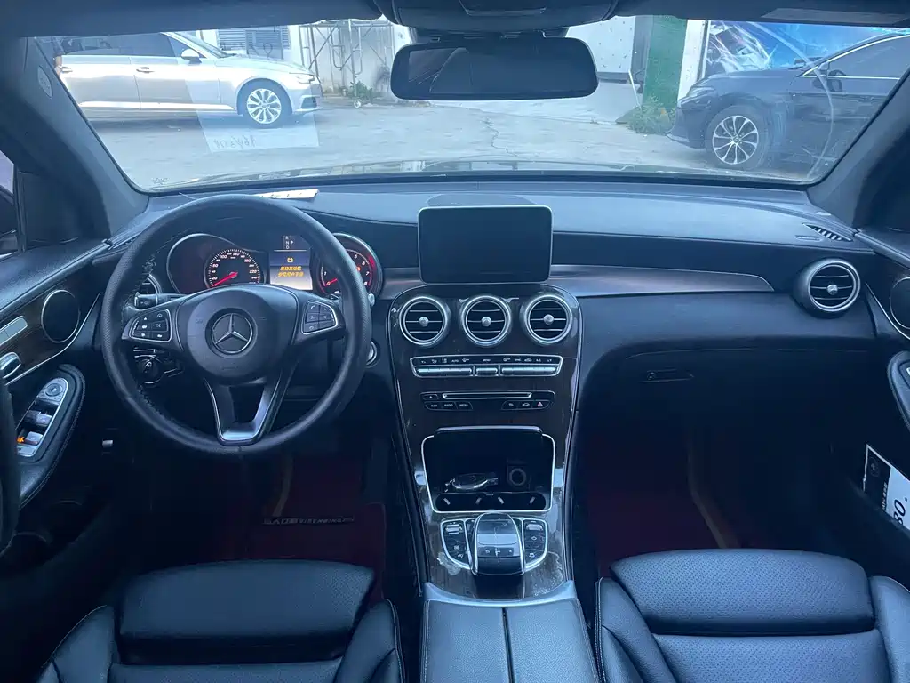 Mercedes-Benz GLC 2017 — фото 11