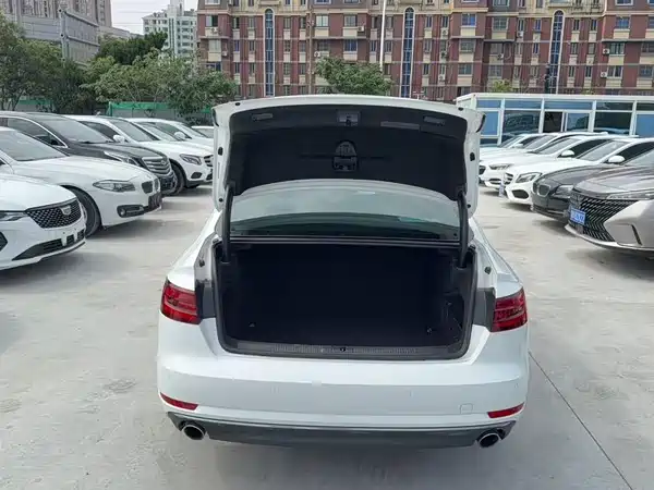 Audi A4L 2018