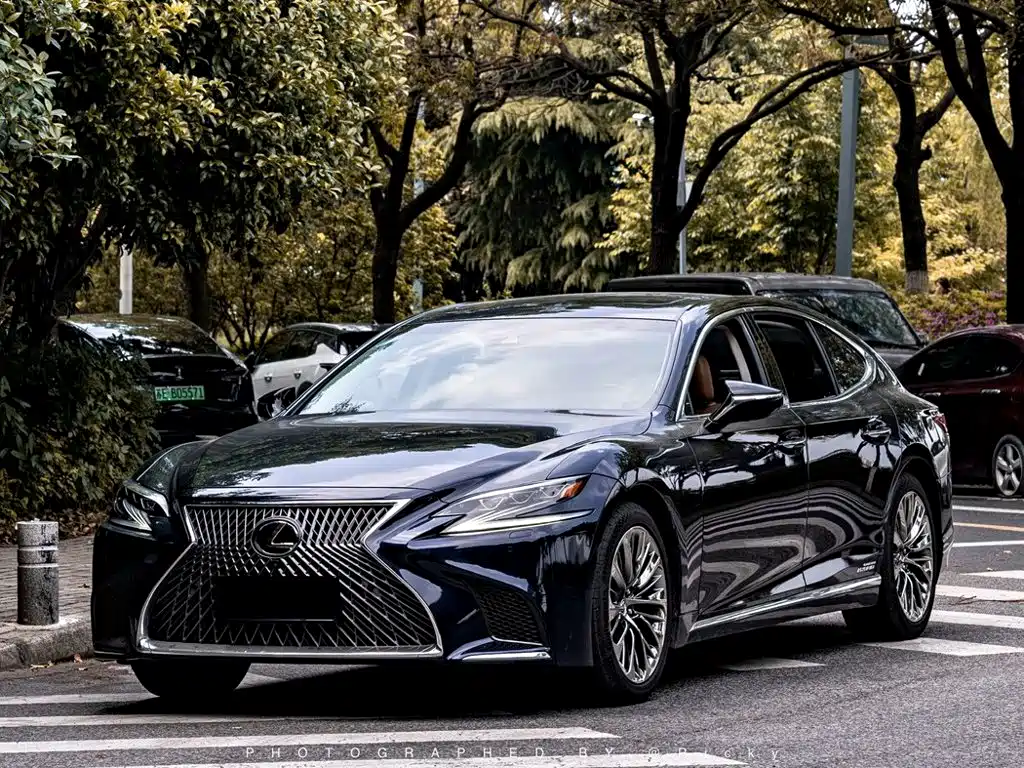 Lexus LS 2018 — фото 1