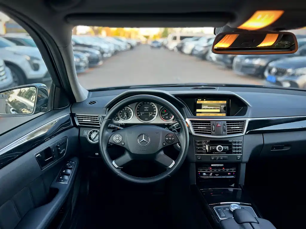 Mercedes-Benz E-Class 2011 — фото 11