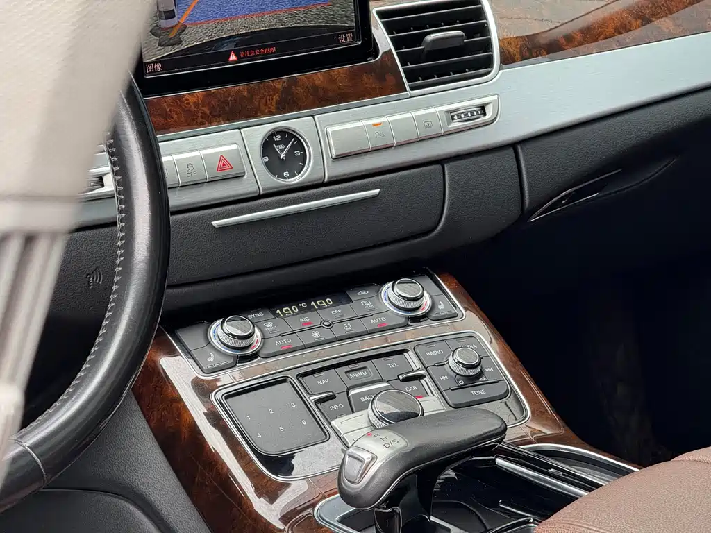 Audi A8 2016 — фото 21