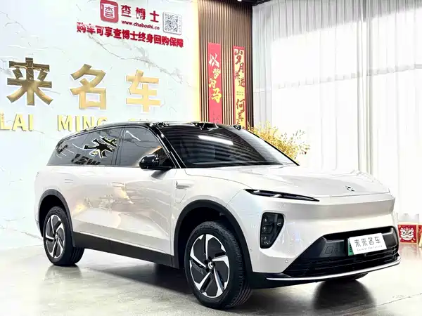 NIO ES8 2025
