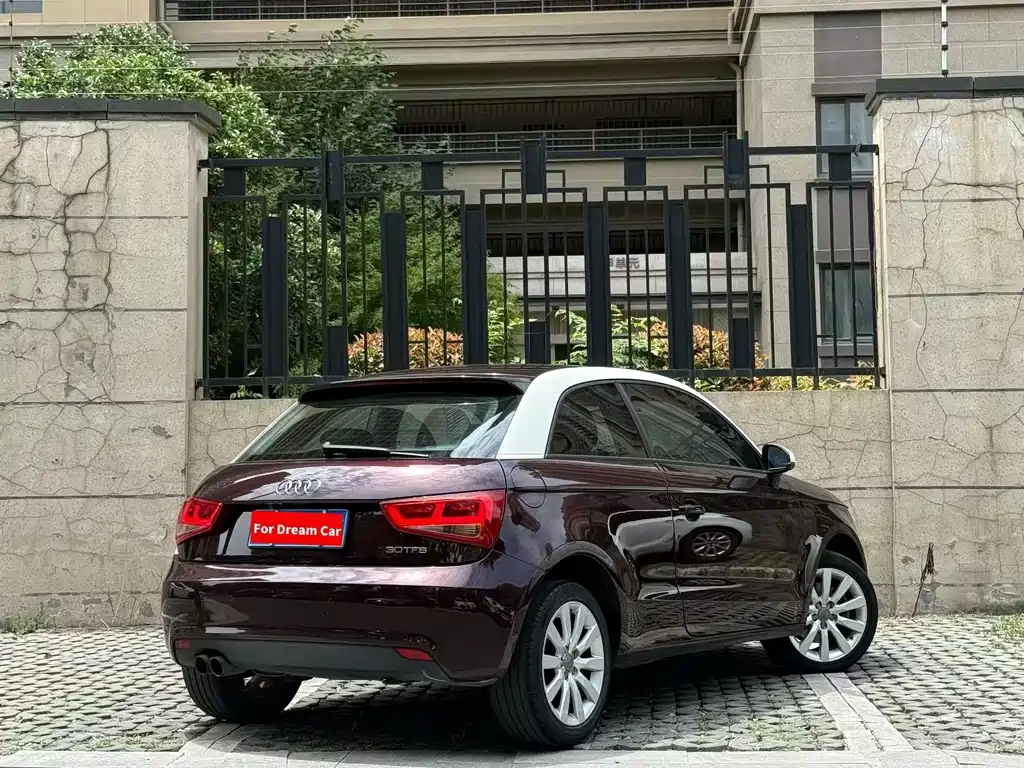 Audi A1 2015 — фото 9