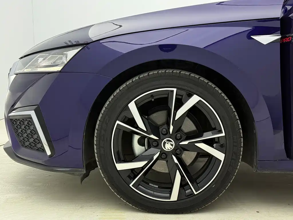 Skoda Octavia 2021 — фото 22