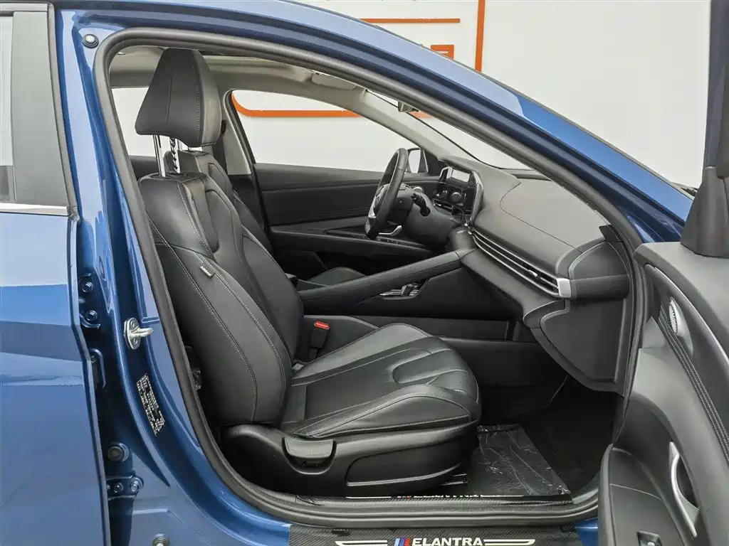 Hyundai Elantra 2023 — фото 23