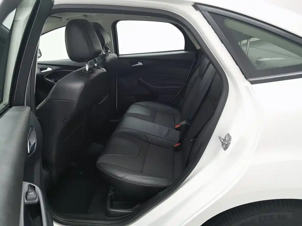 Ford Focus 2014 — фото 15