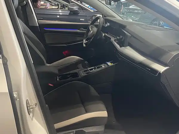 Volkswagen Golf 2024