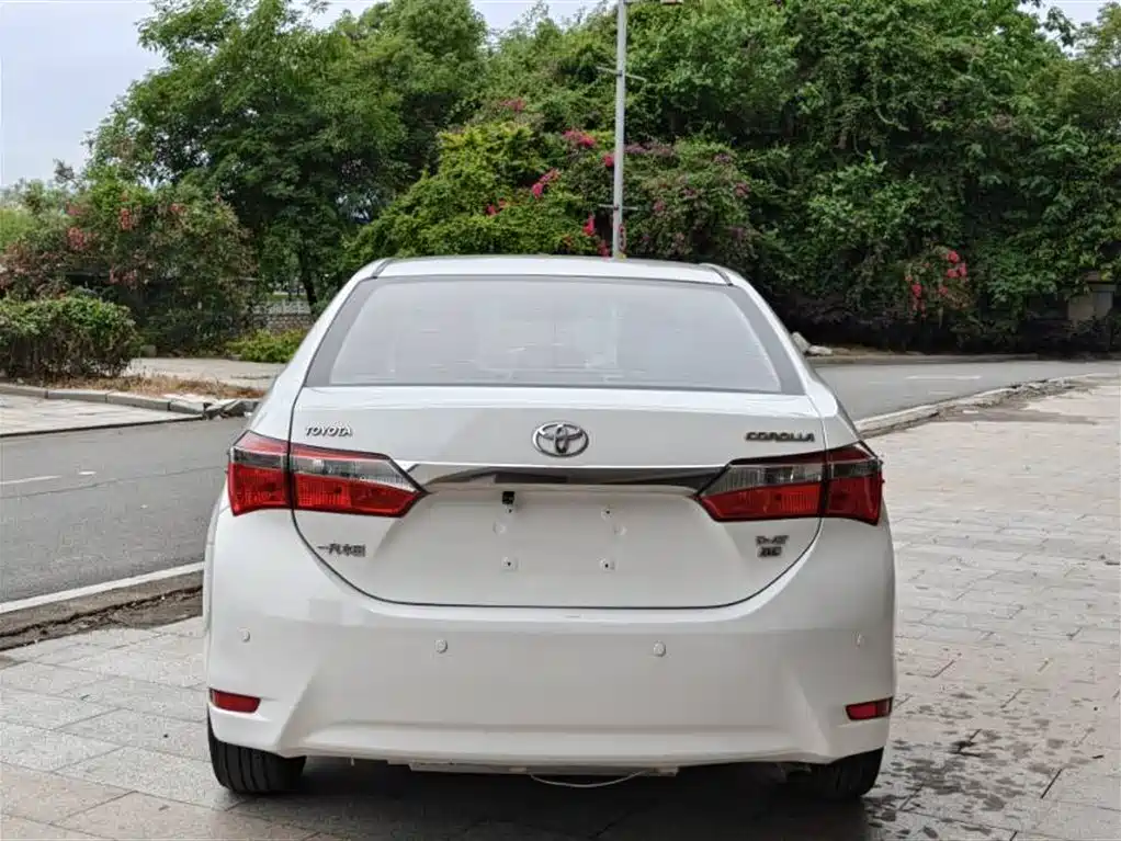Toyota Corolla 2017 — фото 3