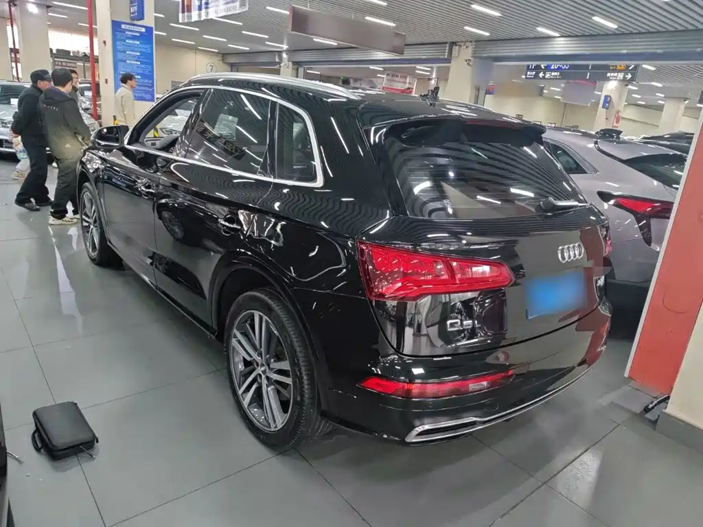 Audi Q5L 2018 — фото 23