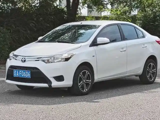 Toyota Vios 2015 — фото 1
