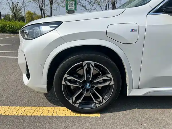 BMW iX1 2025