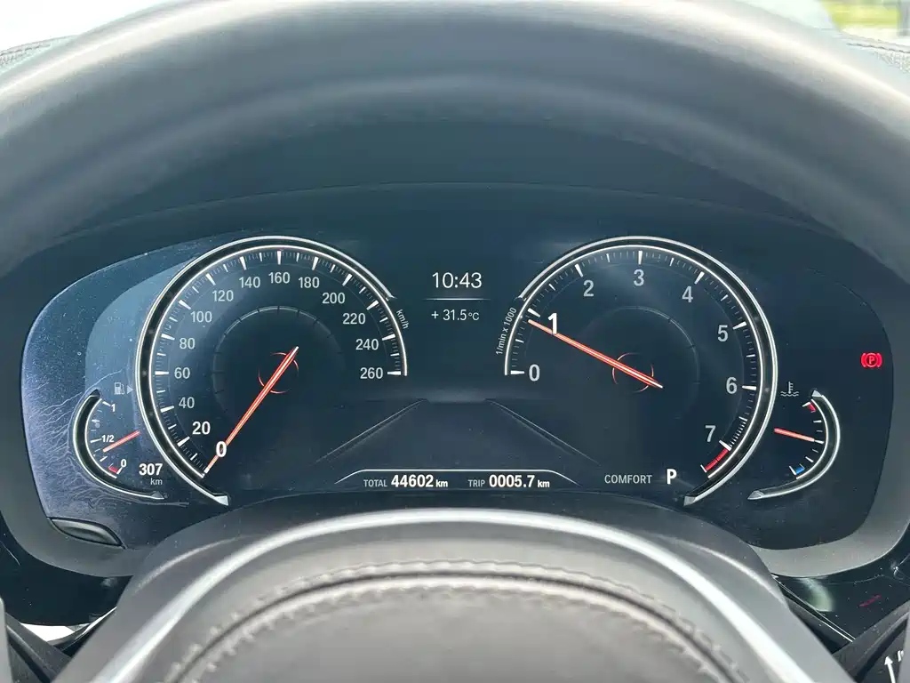BMW 5 Series 2018 — фото 19
