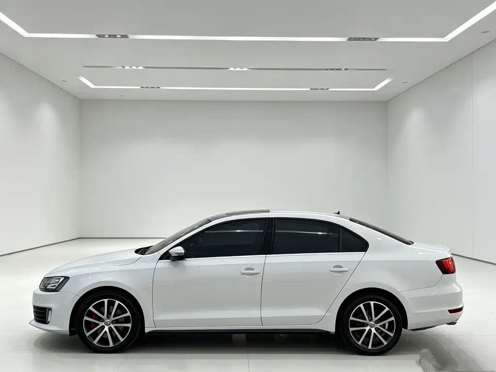 Volkswagen Sagitar 2015