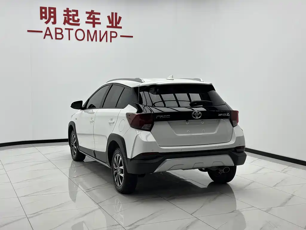 Toyota Yaris L 2022 — фото 8