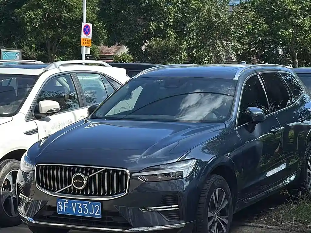 Volvo XC60 2023 — фото 1