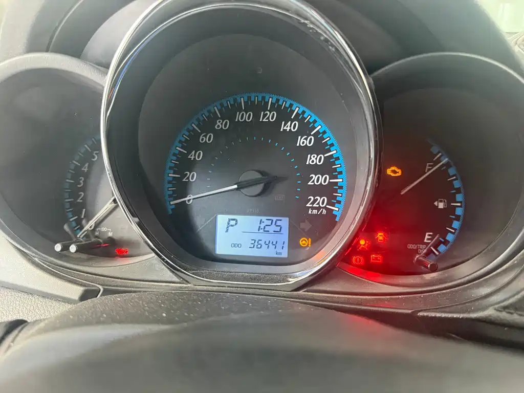 Toyota Yaris L 2018 — фото 11