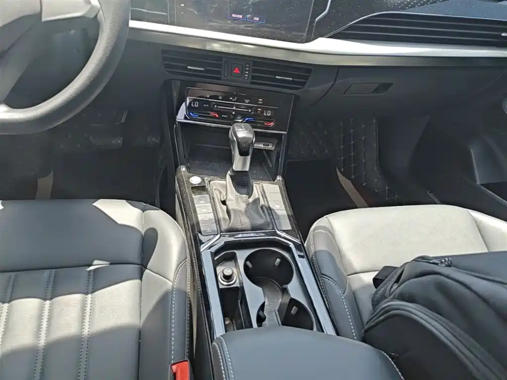 Volkswagen Passat PHEV 2022 — фото 14