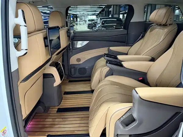 Denza D9 2023