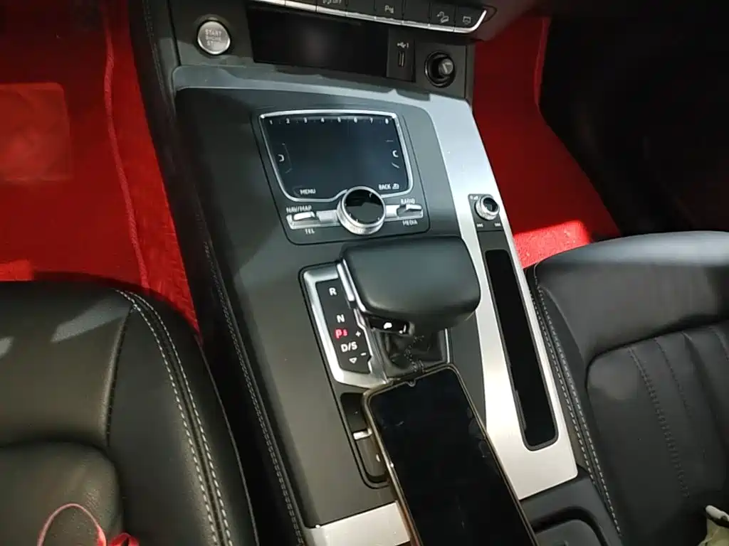 Audi Q5L 2021 — фото 14