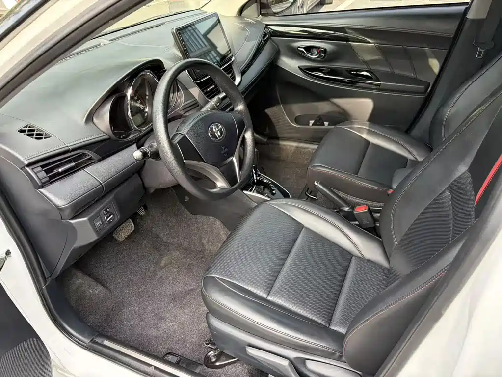 Toyota Yaris L 2020 — фото 17