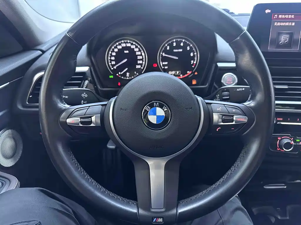 BMW 1 Series 2021 — фото 11