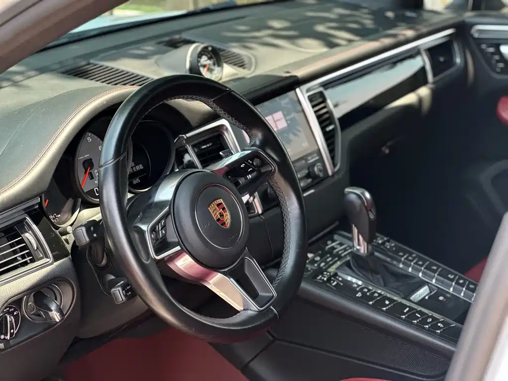 Porsche Macan 2017 — фото 12